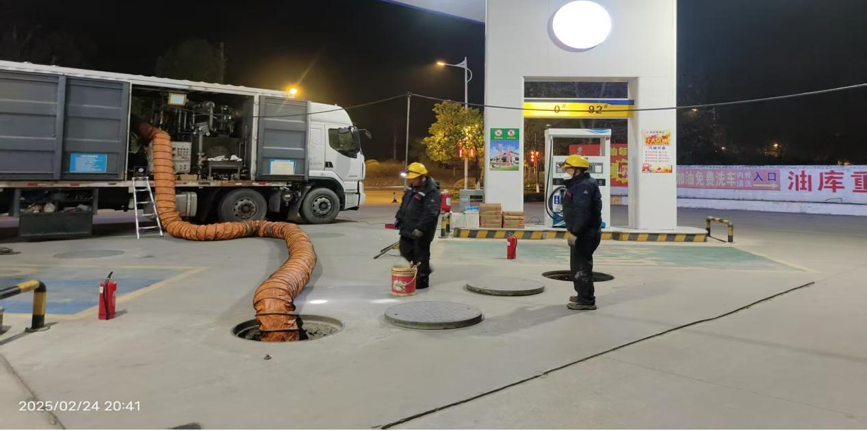 黃岡某加油站油罐清洗作業(yè)